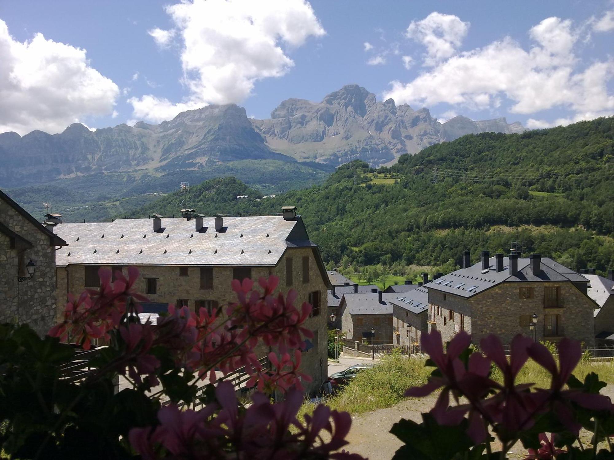 Vistas Espectaculares, Wifi Y Parking Apartment El Pueyo de Jaca Exterior photo